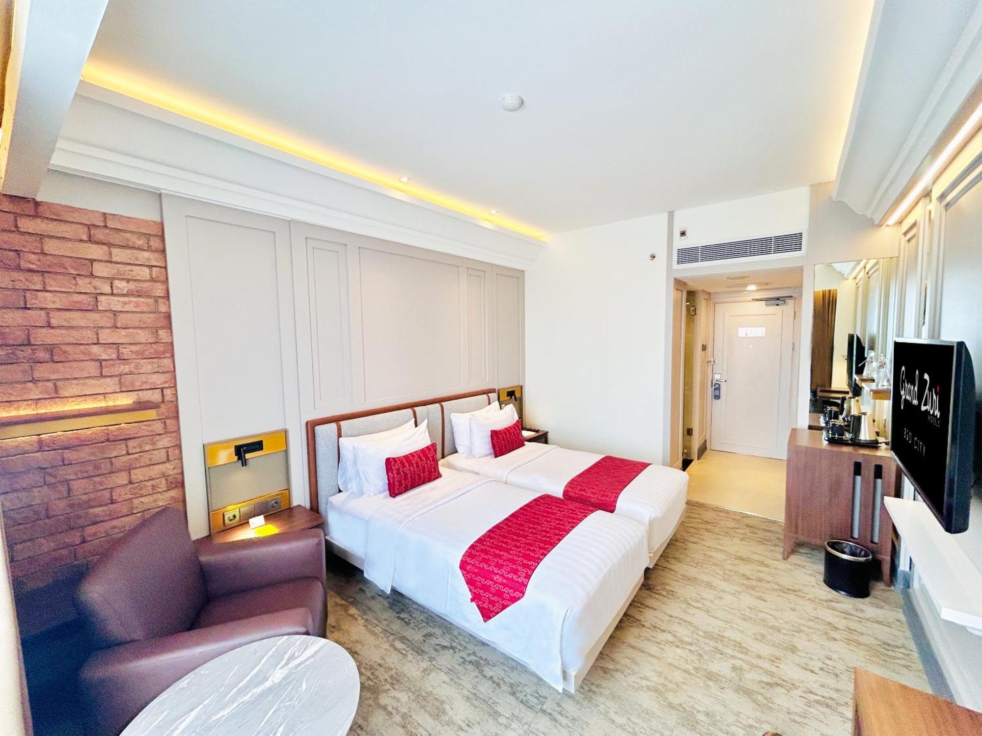 Grand Zuri Bsd City Serpong Exterior photo