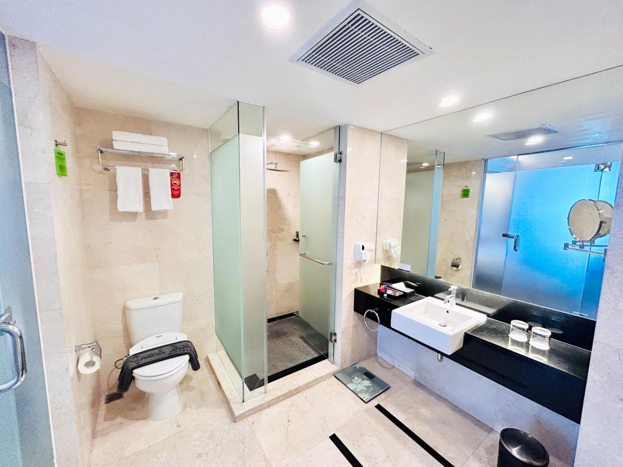 Grand Zuri Bsd City Serpong Exterior photo